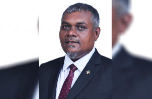 ރައީސް އޮފީހުގެ ކޮމިއުނިކޭޝަންސް ޑިރެކްޓަރު ނޫސްވެރިއަކަށް ޖިންސީ ފުރައްސާރަ ކުރި މައްސަލަ ދަނީ ތަހުގީގު ކުރަމުން: ސީޕީ thumbnail image