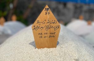 ކައިވެންޏަށް އެންމެ 27 ދުވަސް، ފިރިމީހާ ނިޔާވިއިރު އަނބިމީހާ ކޮވިޑް ޖެހި ރާއްޖެއިން ބޭރު ކަރަންޓީނުގައި thumbnail image