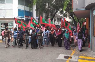 އިދިކޮޅުން ރައީސް ނަޝީދަށް ހަމަލާ ދޭން އުޅުނު ކަމުގެ ތުހުމަތު thumbnail image