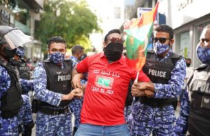 މުޒާހަރާގެ ތެރެއިން ގިނަ އަދަދެއްގެ ބަޔަކު ހައްޔަރަށް thumbnail image