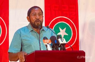 ޤާސިމްގެ ސުވާލެއް: ވަކި މީހަކު ވެރިކަން ބޭނުންވެގެން ރާއްޖޭގައި ދީން ބަދަލުކޮށްފި ނަމަވެސް އަތްތިލަ ބަނޑި ޖަހާނަންތަ؟ thumbnail image