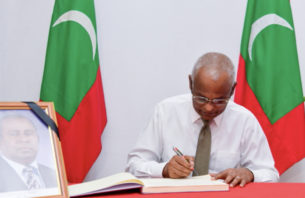 ކޮޕީ މުޙައްމަދު ރަޝީދުގެ  ތަޢުޒިޔާގެ ދަފުތަރުގައި ރައީސް ސޮއި ކުރައްވައިފި thumbnail image