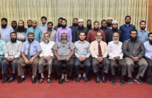 އިސްލާމް ދީނާ ޚިލާފު ކަންކަން ހުއްޓުވުމަށް ހަދައިފައިވާ ކޮމިޓީއާ ބައްދަލު ކުރަން ދީނީ އިލްމުވެރިން އެދިވަޑައިގެންފި thumbnail image