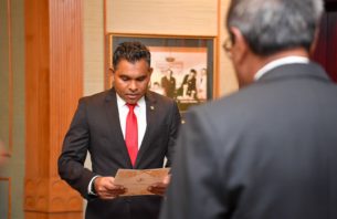 ރައީސްކަމުގެ މަސްއޫލިއްޔަތުގެ ހުވާ ނައިބު ރައީސް ކުރައްވައިފި thumbnail image