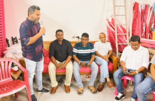 "އިންޑިއާ އައުޓް" ޙަރަކާތަށް ނައިފަރު ތައްޔާރުވަނީ thumbnail image