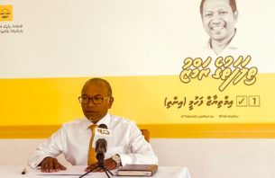 ވޯޓް ކަރުދާހުގެ ފޮޓޯ ނަގަން ސަރުކާރުގެ މުވައްޒިފުންނަށް ދަނީ އަންގަމުން: ހަސަން ލަތީފް thumbnail image