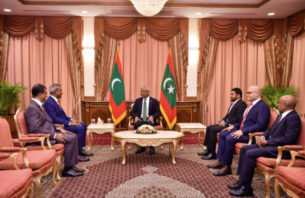 އިންޑިއާއަށާއި މެލޭޝިޔާއަށް އައު ސަފީރުން އައްޔަންކުރައްވާ ފަތްކޮޅު ދެއްވައިފި thumbnail image