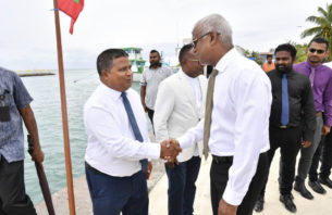 ކާށިދޫއަށް ކުރެއްވި ދަތުރުފުޅު ނިންމަވާލައްވައި ރައީސް މާލެ ވަޑައިގެންފި thumbnail image