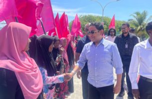 މެންދުރުގެ ހޫނުގަދަ ވަގުތުގައި ތުރާކުނުން ޕީޕީއެމްގެ ''ރިޔާސީ ކެންޑިޑޭޓަށް'' ހޫނު މަރުހަބާއެއް thumbnail image