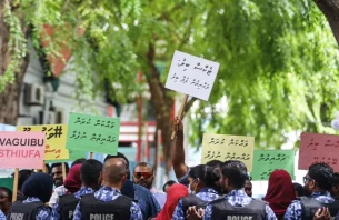 ޓެކްސް ބޮޑުކުރުމާ ދެކޮޅަށް ކުރި އިހުތިޖާޖުގެ ތެރެއިން 3 މީހަކު ހައްޔަރުކޮށްފި thumbnail image