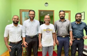 ސަރުކާރުގެ ތަރައްޤީގެ ސްޕީޑް ސްލޯ ކަމަށްބުނެ، ޔާސިރުގެ ތާއީދު ރައީސް ނަޝީދަށް thumbnail image