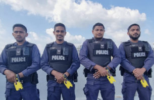 ފުލުހުން ޓޭޒާ ގަން ބޭނުންކުރަން ފަށައިފި thumbnail image