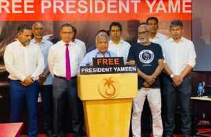 މިއަދަކީ ޑިމޮކްރަސީގެ ހަޔާތުގައި ބަނަ ދުވަހެއް: އިދިކޮޅު thumbnail image