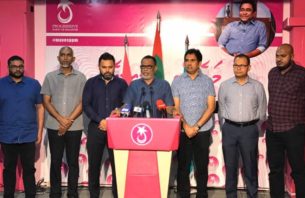 ތިލަފުށިން ބިން ވިއްކުމާ ދެކޮޅަށް އިދިިކޮޅުން ނުކުންނަނީ thumbnail image