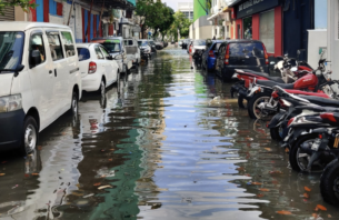 މާލޭގައި ފެންބޮޑުވުން: ‏ތިން ގެއަކަށް ފެން ވަދެ، ހިފައި ގެންގުޅޭ ސާމާނަށް ގެއްލުން ވެއްޖެ thumbnail image