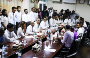 ދަ ޑިމޮކްރެޓްސް އުފެއްދުމުގެ ހުއްދަ ދީފި thumbnail image