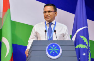 މި ސަރުކާރު ފެންނަނީ ވަރަށް ދޯހަޅިކޮށް: ‏ނާޒިމް thumbnail image