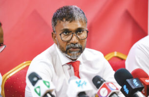 ރައީސް ނަޝީދާއެކު ކޯލިޝަން ހަދަން ޖެހިއްޖެ ހާލަތެއްގައި އެކަން ކުރާނެ، މަޝްވަރާތައް ދާނީ ކުރިއަަށް: ޖޭޕީ thumbnail image