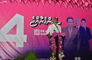 ވަޒީފާ ގެއްލިދާނެތީ ބިރު ނުގަނޭ، ވެގެންވަންޏާ އިޤްތިޞާދު ދެގުނަކޮށް މުސާރަ އިތުރު ކޮށްދޭނަން: މުޢިއްޒު thumbnail image