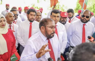 ގާސިމްގެ ކެންޑިޑެންސީ އީސީން ބަލައިގެންފި thumbnail image