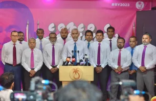 ތުޅާދޫގައި ސަރުކާރާއި ދެކޮޅަށް ބޭއްވި އެއްވުމަށް ހުރަސް އެޅުން ކުށްވެރިކޮށްފި thumbnail image