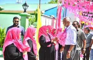 ނ.އަތޮޅުން ވެސް މުއިއްޒުއަށް ވަރަށް ހޫނު މަރުހަބާއެއް thumbnail image