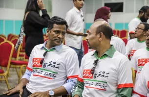 މަސްތުގެ ވަބާގައި ޖެހި ދުނިޔެ ދޫކުރި ޒުވާނެއްގެ މަންމަ އާއި ބައްދަލުކުރައްވައި، އުމަރު ދެއްވީ މިފަދަ މައްސަލަތައް ޙައްލު ކުރައްވާނެ ކަމުގެ ޔަޤީންކަން thumbnail image