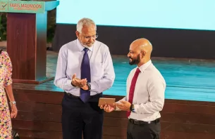 ފާރިސް މައުމޫންގެ ކެންޕެއިން ލޯންޗް ކުރަން ބޭއްވި ޖަލްސާ thumbnail image