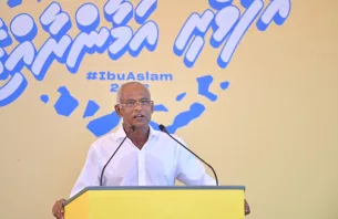 މުއިއްޒުއަށް ޤައުމު ތަރައްޤީ ނުކުރެއްވޭނެ، އެކަމަކު އަމިއްލަ އެކައުންޓަސް ފައިސާ ޖަމާކުރެވޭނެ: ރައީސް ޞާލިޙް thumbnail image