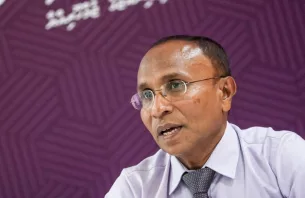 ސީސީޓީވީއާއި ޓްރެފިކް ލައިޓުތަކަށް ހުރަސް އެޅޭ ގޮތަށް ހުރި ކެމްޕޭން ޕޯސްޓަރުތައް ނަގަން އަންގައިފި thumbnail image