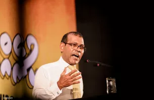 ރައީސް ނަޝީދު ރައީސް ޞާލިޙަށް: ކެމްޕެއިނަށް ރަށްރަށަށް ވަޑައިގަންނަވާއިރު ފުލުހުން ފޮނުވާ ހެދުމުން ރައްޔިތުންގެ ރުޅިވެރިކަން ވާނީ ބޮޑު thumbnail image