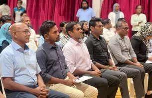 ޑިމޮކްރެޓްސްގެ ހުށަހެޅުން: މި މަހުގެ 28ގެ ކުރިން ނިޒާމީ ވޯޓު ނެގުން thumbnail image