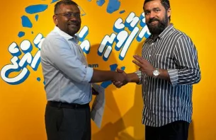 ރައީީސް ޔާމީންގެ ވަކީލުންގެ ޓީމުގައި ހިމެނުނު ލޯޔަރު އާސިފު އެމްޑީޕީއަށް thumbnail image