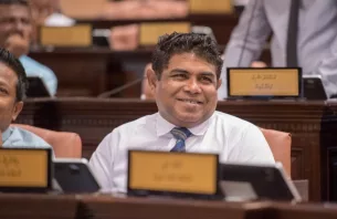 ވޯޓުކޮޅެއް ބޭނުންވުމުން، މައްސަލަ އަނބުރާ ގެންދިޔުމަކީ ބޮޑު ސަކަރާާތް ގަނޑެއް ނޫންތޯ؟: ބޮންޑޭ thumbnail image