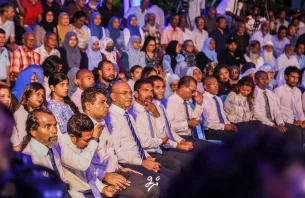 ރީ-ރެޖިސްޓަރ ކުރަން ހުށަހެޅި މީހުންގެ އަދަދާމެދު ސުވާލު އުފެދޭ, ފޯމު ހުށަހެޅި މީހުންގެ ލިސްޓު އާންމުކުރަން ޖެހޭ: ޑިމޮކްރެޓްސް thumbnail image