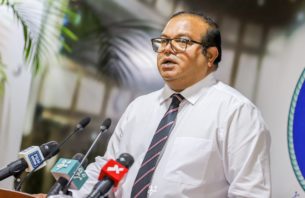 ޑރ. މުޢިއްޒު ހުވާ ކުރުމުގެ ރަސްމިއްޔާތަށް ހުރަސްއެޅުމުގެ ރޫހެއް ނެތް: އަސްލަމް  thumbnail image