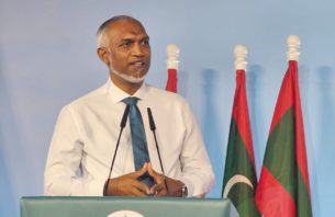 އިނގިލި ބުރިކޮށްލިޔަސް އަޅުގަނޑާ ދެކޮޅަށް ވޯޓު ނުދޭނެ މެމްބަރުން އެމްޑީޕީގައި އެބަތިބި: ރައީސް thumbnail image