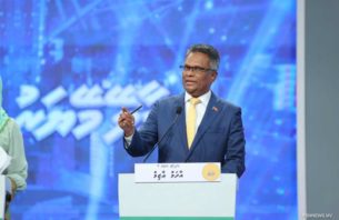 އަޅުގަނޑުގެ މޭޔަރު ކަމެއްގައި ވަލުދޮރާށިން ވަދެގެން އެއްވެސް ޚިދުމަތެއް ނުދޭނަން: އާޒިމް thumbnail image