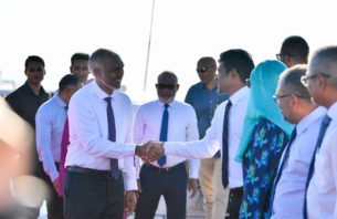 ކޮޅުމަޑުލުގެ ރަށްތަކަށް ކުރައްވާ ދަތުރުފުޅުގައި ރައީސް ފުރާވަޑައިގެންފި thumbnail image