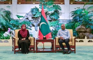 ރައީސްގެ ދެކަނބަލުން ރާއްޖެވަޑައިގެންފި thumbnail image