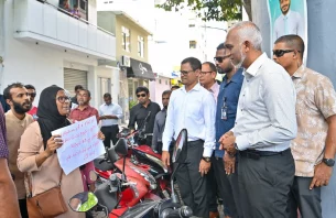 ރައީސް ދެއްކެވީ ނަމޫނާ, އަޑު އެއްސަވާ, އޮޅުން ފިލުވައިދެއްވީ ރައްޔިތު މީހާގެ ކަންބޮޑުވުން! thumbnail image