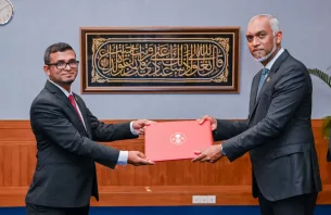 މުނައްވަރު ޗައިނާގައި ހުންނެވުމުން އިންޓަވިއު ކުރެވޭ ގޮތް ނުވި thumbnail image