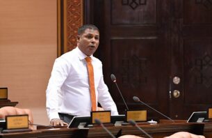 އަމީރުއާއި ފެނަކައިން ހިޔާނާތްތެރިވި މީހުންގެ މައްސަލަ ބަލާ, ޖަލަށްލާން އައްބާސް ގޮވާލައިފި thumbnail image