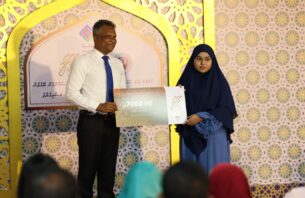 ދެ ނަމާދު ދޭތެރޭގައި ގުރުއާން ކިޔެވުމުގެ އާދައަކީ އާލާކޮށް ދަމަހައްޓަން ޖެހޭ ކަމެއް: އާޒިމް thumbnail image