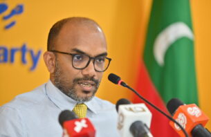 އިތުރަށް ދީފައިވާ 1،580 ސިޔާސީ މަގާމު މަދުނުކޮށް ޓެކްސްތައް ބޮޑު ކުރުމާ ދެކޮޅު: އަމީރު thumbnail image