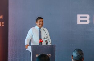 އަންނަ އަހަރު ޑޮމެއިން ވިއްކާނީ ބީލަމުގެ ތެރެއިން: މިނިސްޓަރ އަމީން thumbnail image