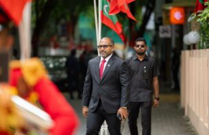 އިހްސާންގެ އިންޒާރެއް: ކުށަށް ހުޅުވާލާފައިވާ ފްލެޓުތައް ނެގުމުގެ މަސައްކަތް ކުރާނަން thumbnail image