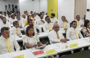ނަޝީދާއި ޑިމޮކްރެޓްސްގެ މެމްބަރުން އެމްޑީޕީ އާ ގުޅެން ނިންމުމުން އެ ޕާޓީގެ މަރުހަބާ thumbnail image