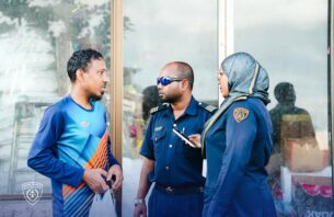 ލޯކަލް މާރުކޭޓުގައި މިއަދުވެސް ރެއިޑެއް: 25 ބިދޭސީން އިމިގްރޭޝަންގެ ބެލުމުގެ ދަށަށް thumbnail image