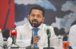 ވަގު ފޯމްތަކާ އެކު މެމްބަރު މުހައްމަދާއި ބައިވެރިވި މީހުންނަށް ތަހުގީގު އަމާޒުކުރަން އެދެފި thumbnail image